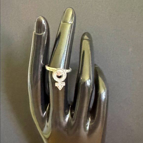 Elegant Silver Women's Ring size 5.5 - Picture 1 of 7